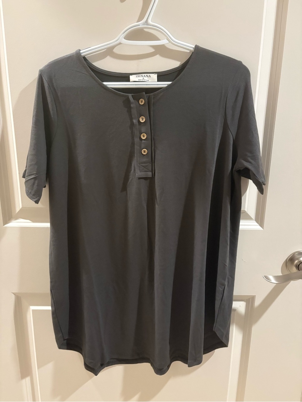 Zenana Short Sleeve Henley Tunic Top With Wood - Look Buttons - Large-  NWOT